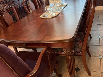 Beautiful Large Mahogany Dinning Table