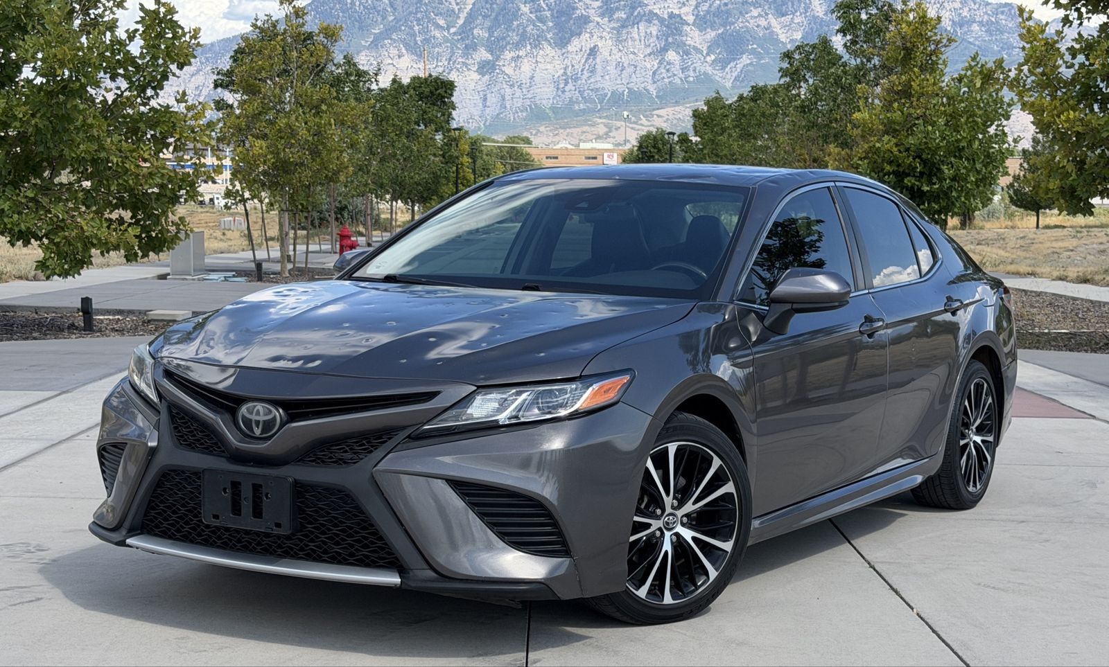 2020 Toyota Camry SE — rebuilt & branded title, 19% below market