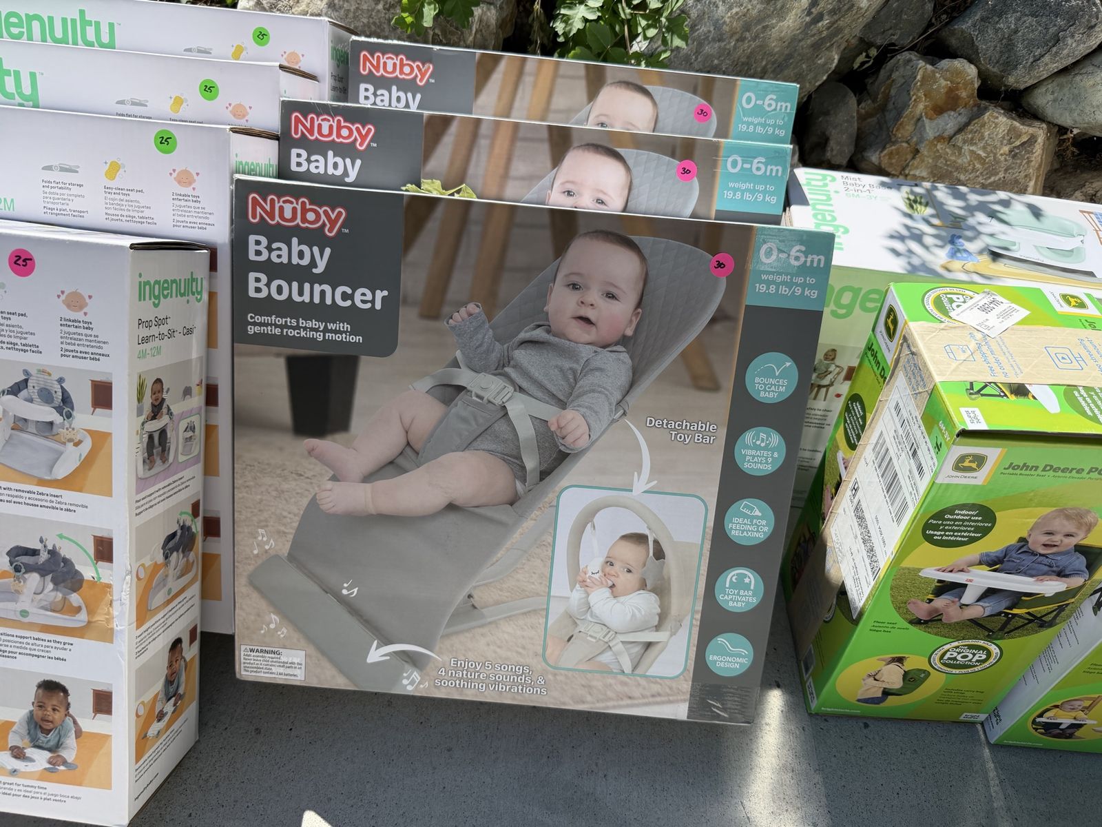 Brand new baby bouncer, reg. $60