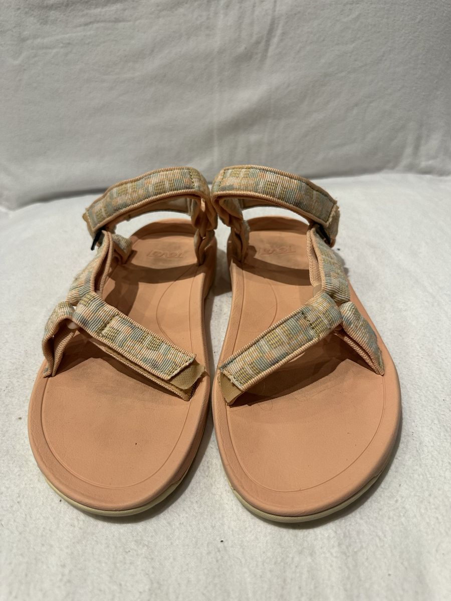 Teva women’s size 9 peach sports sandals