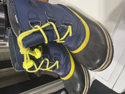 Sorel Kids Waterproof Snow Boots Size 1