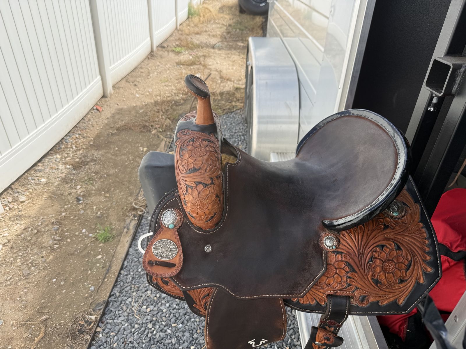 Like new Usher Barrel racing saddle