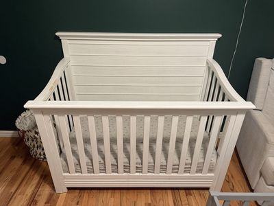 White Wooden Baby Crib with Slat Back Design