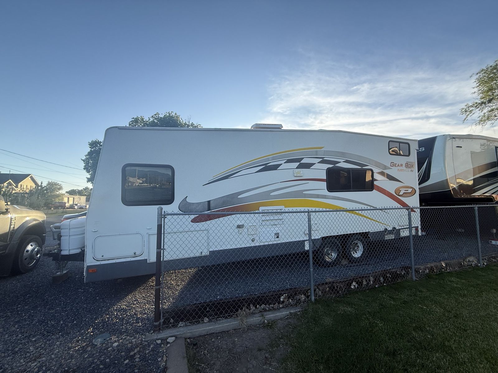 2005 Fleetwood Gear Box Toy Hauler 260 FS