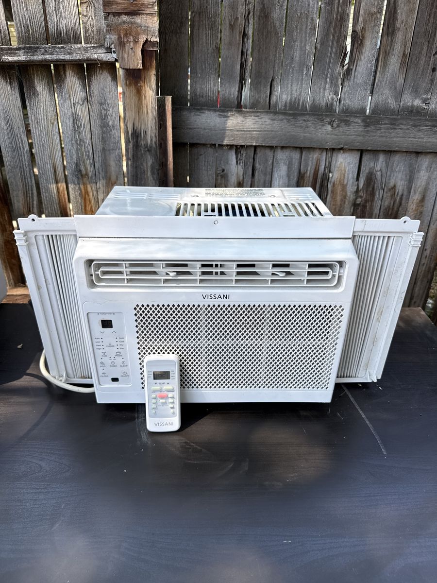 Vissani Window Air Conditioner with Remote - White
