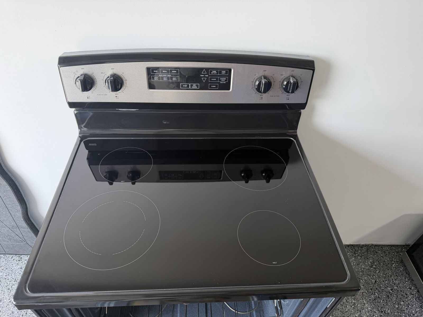 Amana Electric Range with Smooth Top Burners and Self-Clean Oven