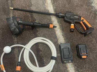 20v worx electric pressure washer with attachments selling as is