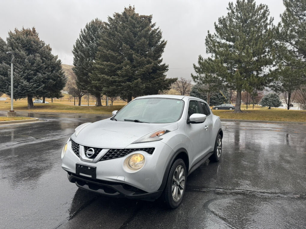 2017 NISSAN JUKE SV