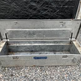 Kobalt Aluminum Full-Size Truck Tool Box – Low Profile / Chest Style