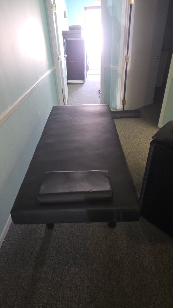 massage table