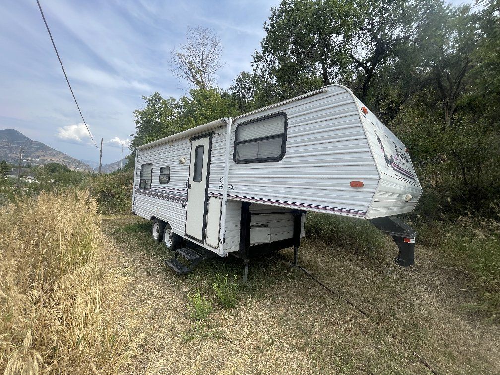 1996 Kit Companion 23AF Travel Trailer  $4,500
