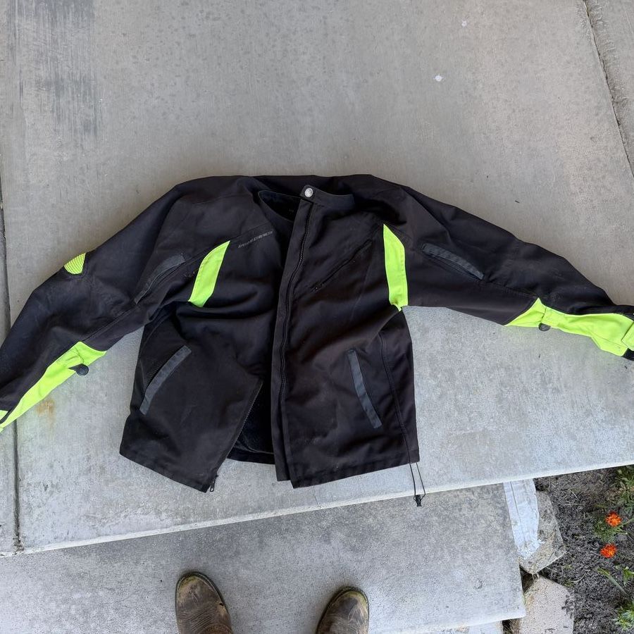 Motorcycle jacket with built in armor LG