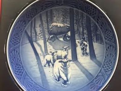 Royal Copenhagen 2023 Christmas Plate, Christmas Time in the Forest.