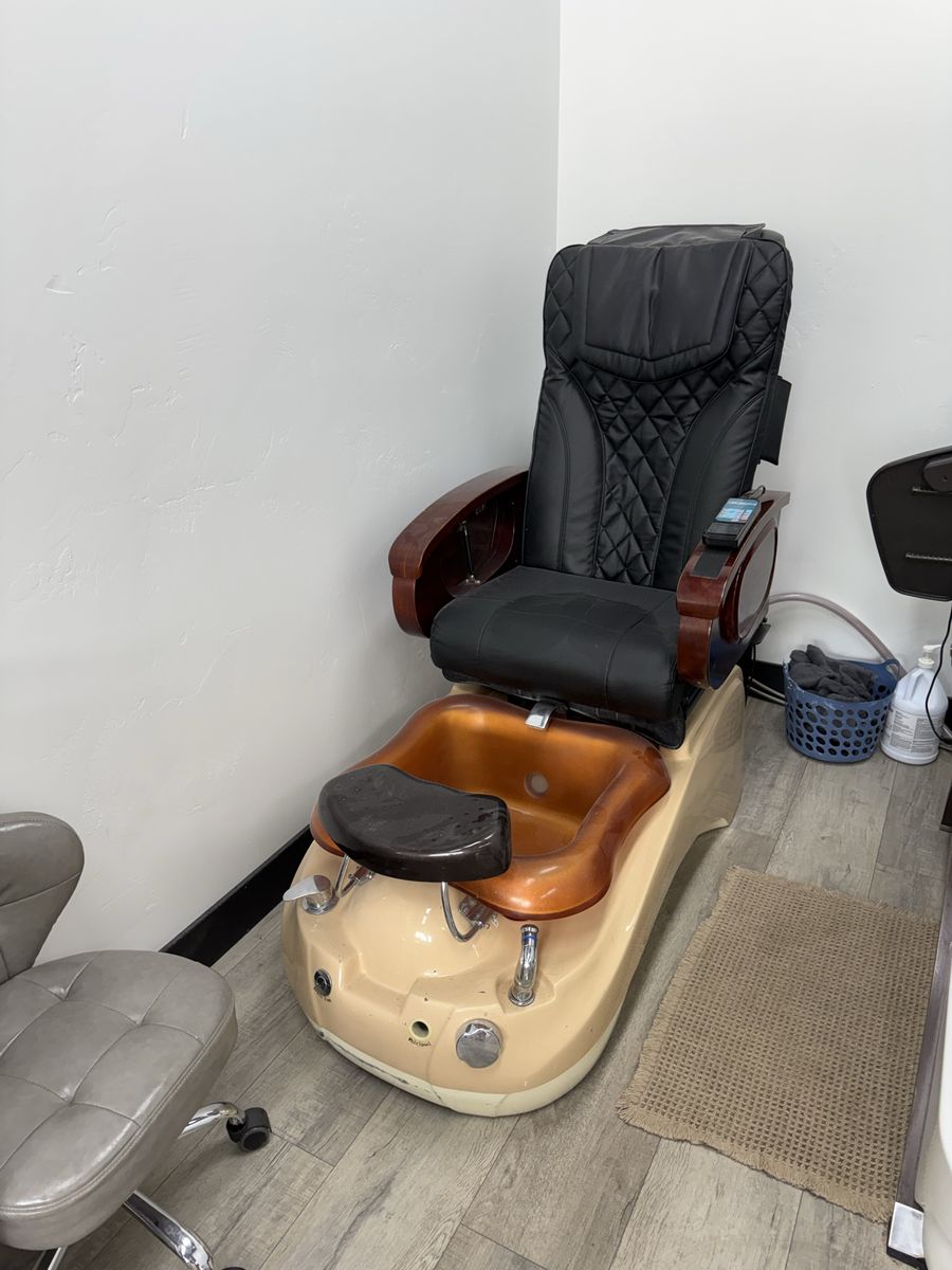 Black Pedicure Spa Chair with Foot Bath and Remote Control