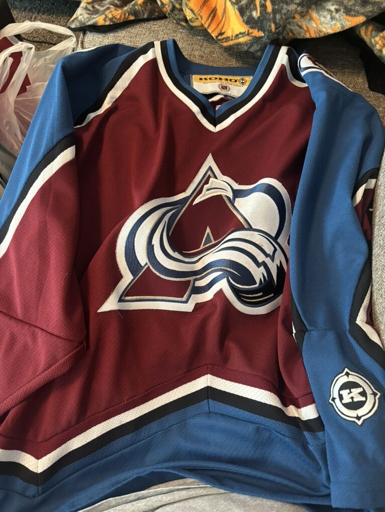 Size M Colorado Avalance Fanatics Maroon Jersey