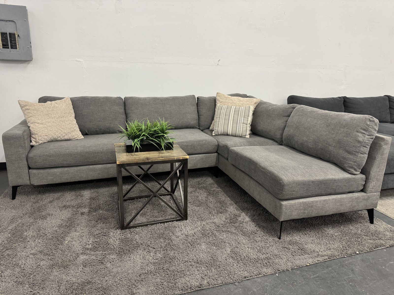 GRAY FABRIC SECTIONAL SOFA COUCH (CAN DELIVER)