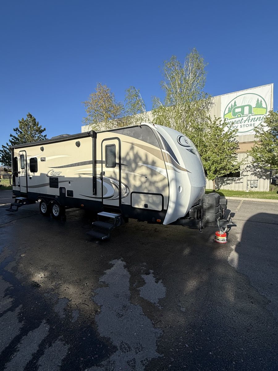 2018 Keystone Cougar 26SABWE Couples Coach Travel Trailer