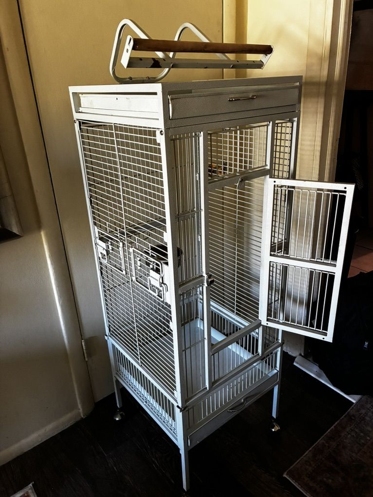 Large Birdcage Great Condition