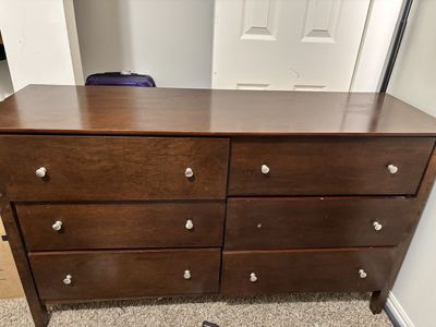 Wooden dresser (FREE)