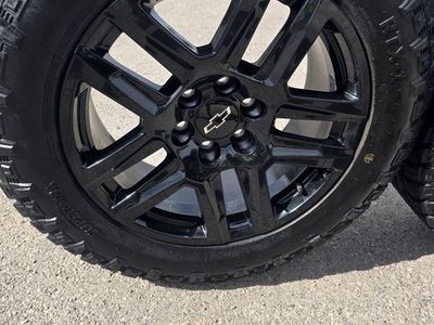 Supermax RTX-1 LT 275/60R20 Tires with Gloss Black Chevrolet Wheels