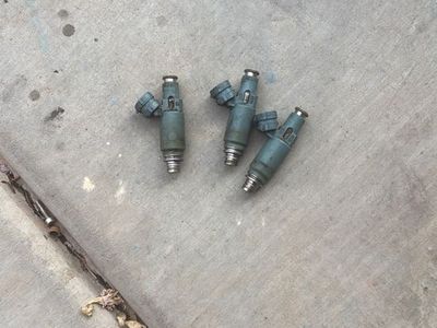 Weed Set of 3 Used Fuel Injectors Auto Engine Parts