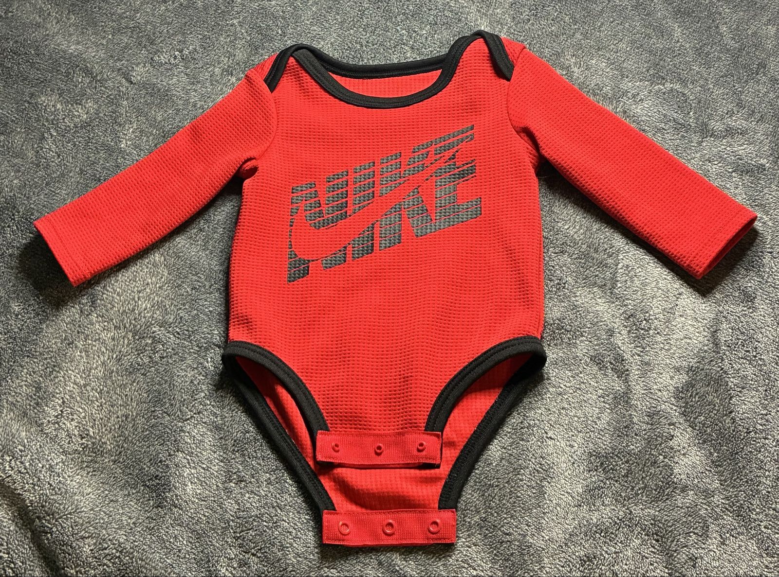Nike Dri-FIT Baby Waffle Bodysuit – 3M – Red/Black – Long Sleeve