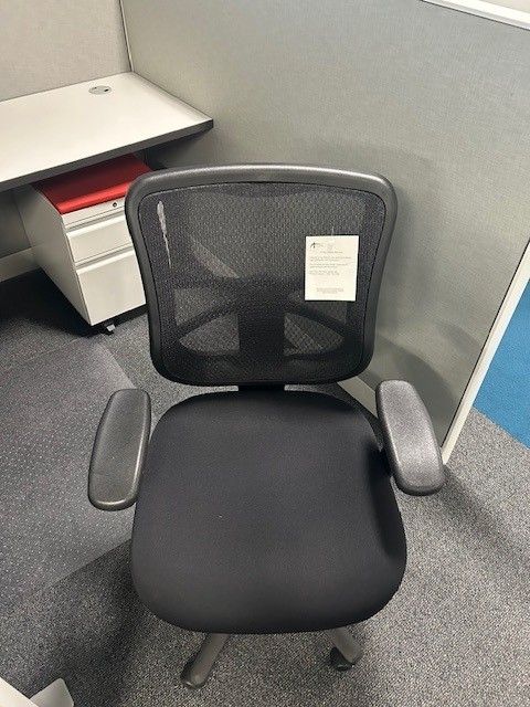 Black Besh Alera Elusion Chair