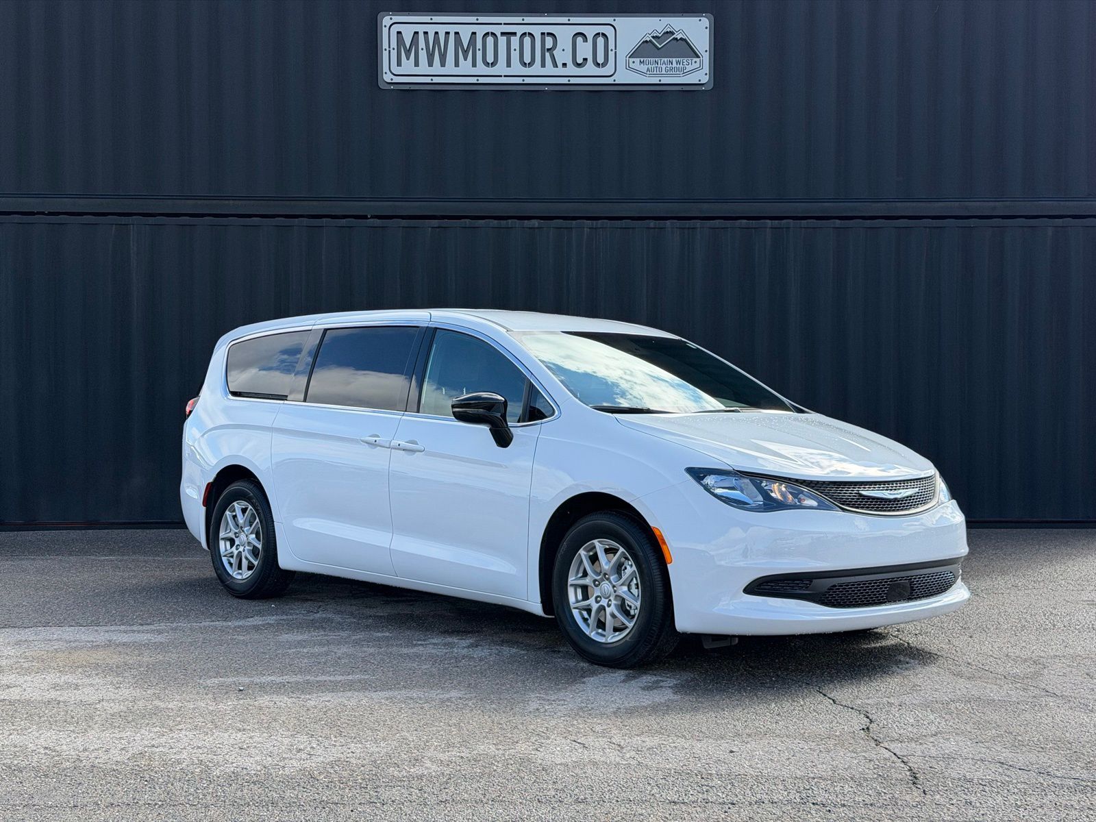 2026 Chrysler Voyager LX