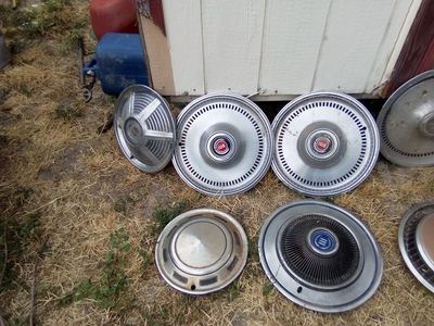 Vintage Assorted Vintage Car Hubcaps & Wheel Covers - Ford, Lincoln, WE Lot