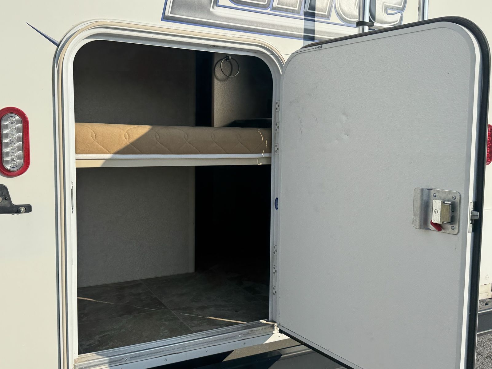 Main image 5
