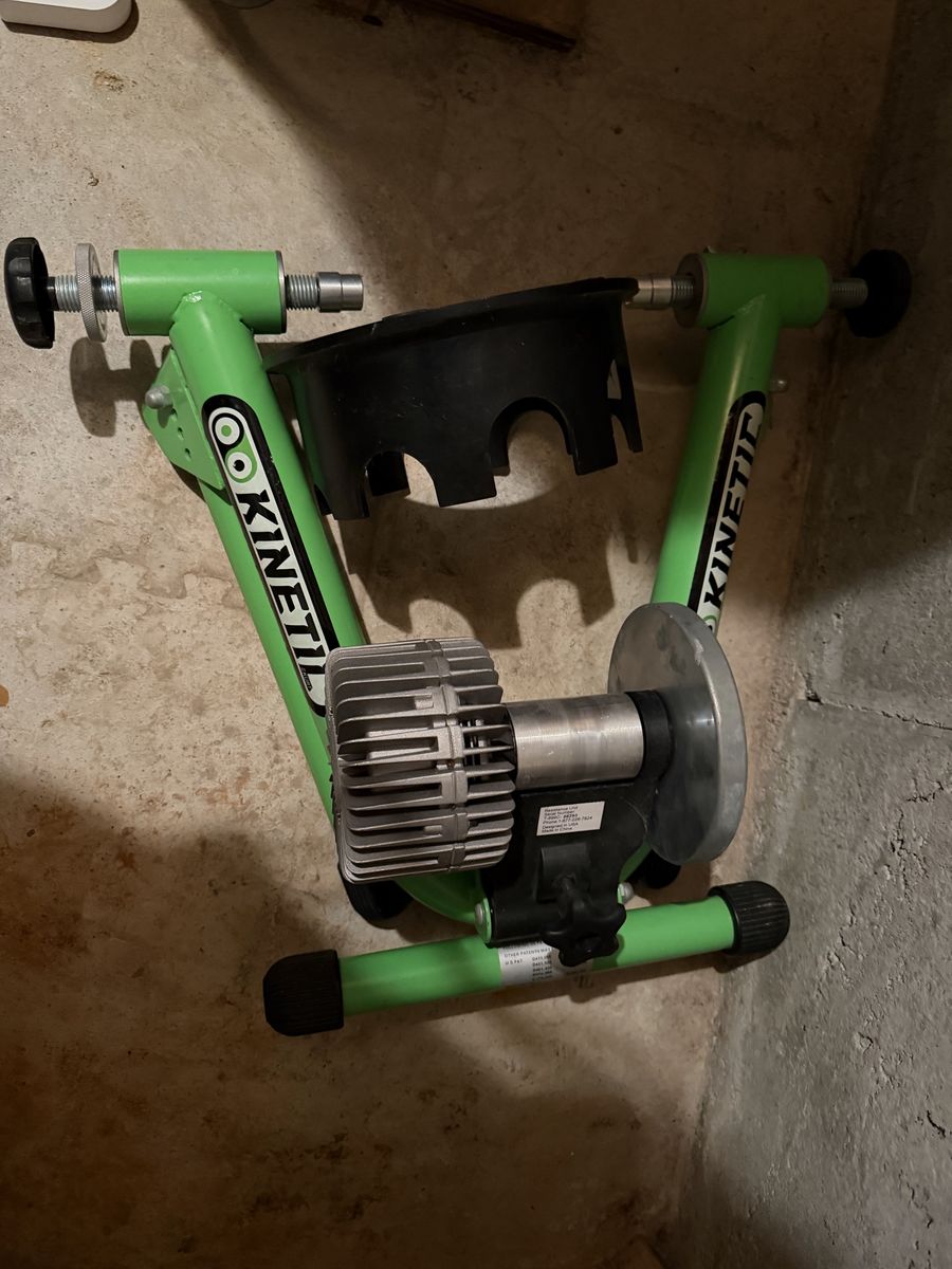 Kurt Kinetic trainer and front wheel stand
