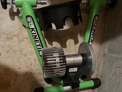 Kurt Kinetic trainer and front wheel stand