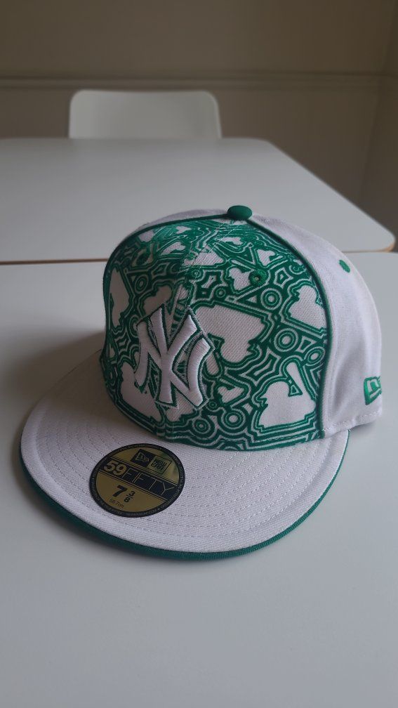 New Era 59FIFTY New York Yankees Green and White Fitted Hat Size 7 3/8