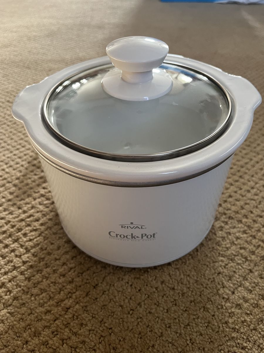 Small Rival Crock Pot- Like New! - 1 1/2 Quarts-Hors d’oeuvre's