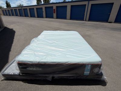 QUEEN TEMPURPEDIC LUXEBREEZE (firm) MATTRESS ¡BRAND NEW!