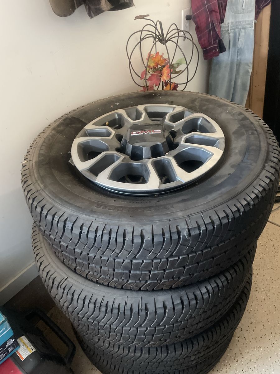 8 Lug GMC rear rims and tires 275/70R18