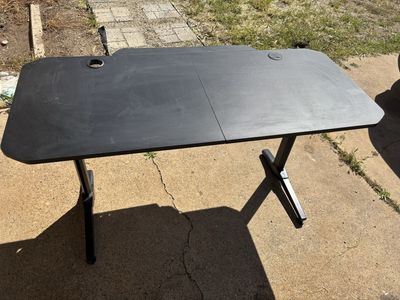 55 In Gaming Table / Desk