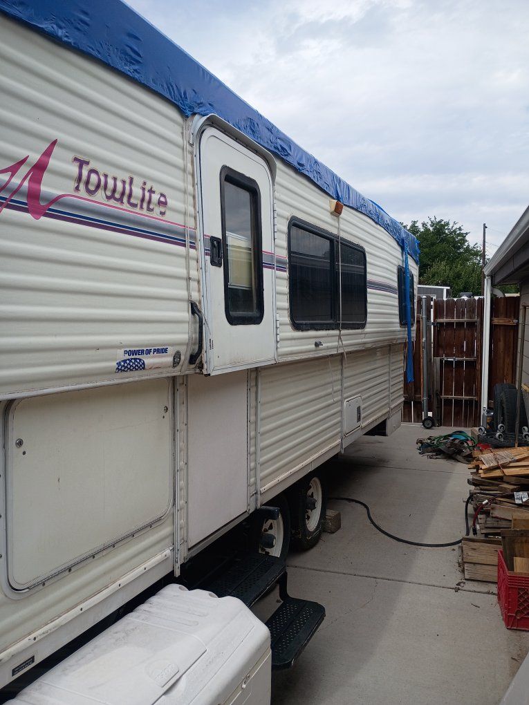 1979 24' towlite high low hardtop trailer. needs work I have detailed list on serious ppl plz. moving..