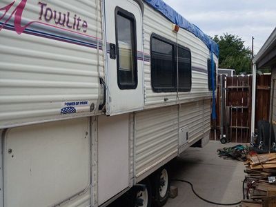 1979 24' towlite high low hardtop trailer. needs work I have detailed list on serious ppl plz. moving..