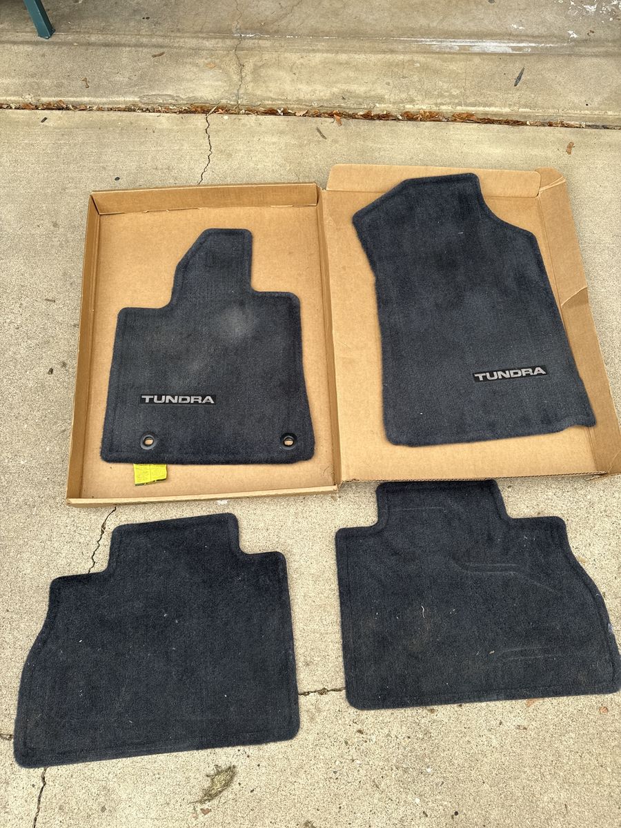 2019 Tundra Carpet Floor Mats