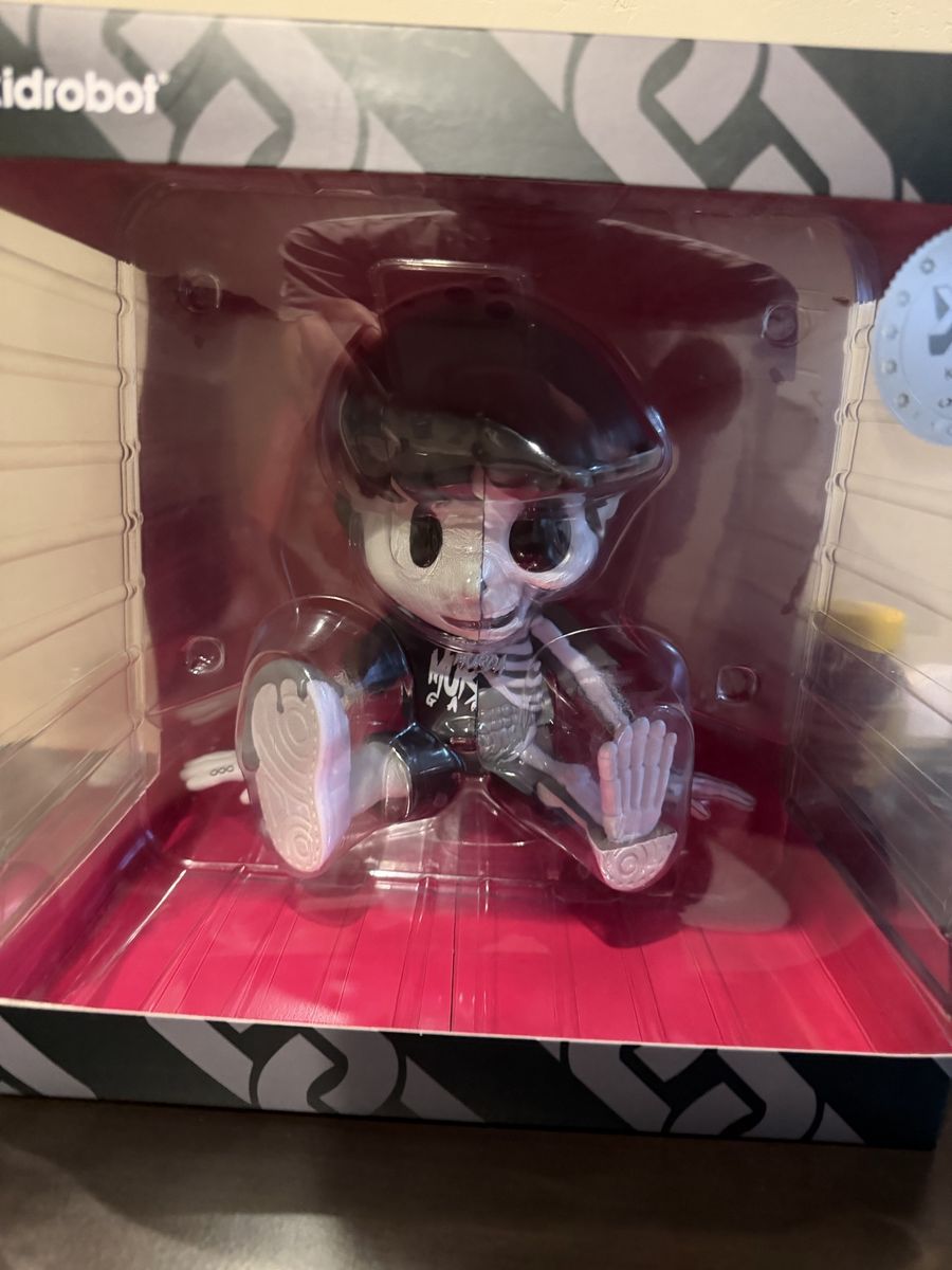 Murda beats Kid robot figure