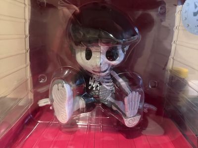 Murda beats Kid robot figure
