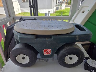 Step 2 Rolling Garden Cart Grass Hopper Utility Seat Storage Organizer Vintage