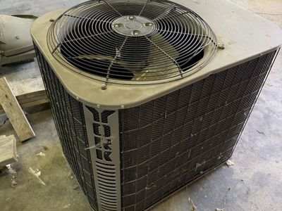 York Central Air Conditioner Unit H2RC048S06G R22 Outdoor Use