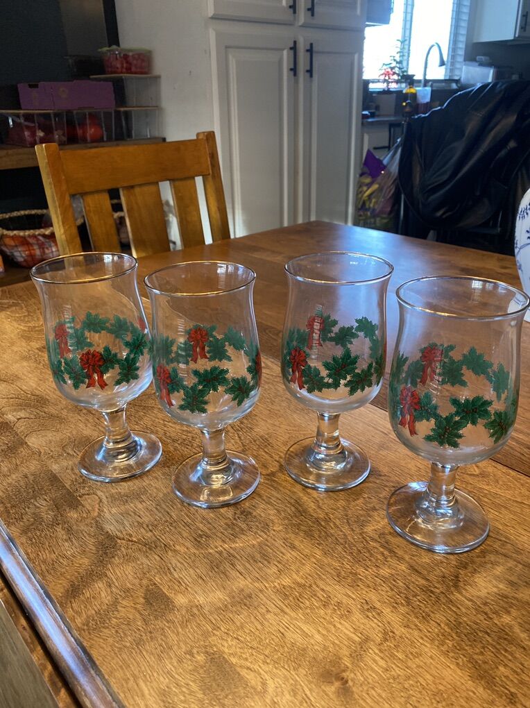 Vintage Christmas Holly Wine Glasses