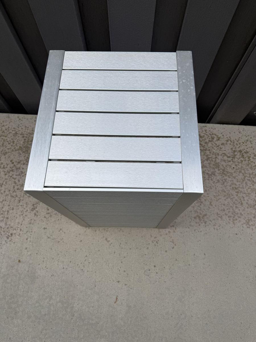 Outdoor side tables (4)