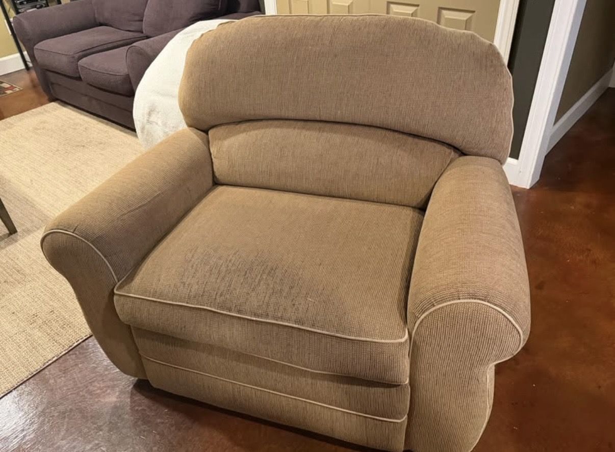 Couch, Lovseat, Recliner (FREE)