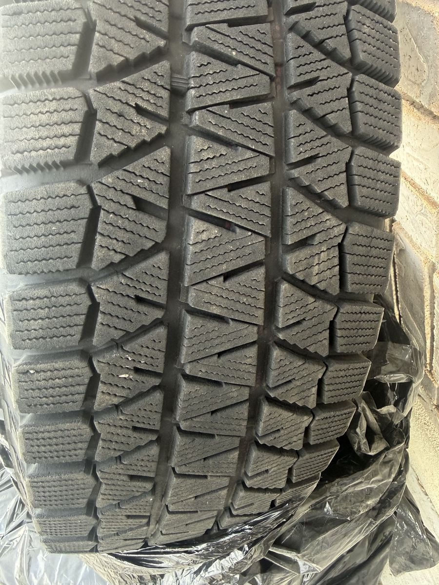 Bridgestone Blizzak Studless Tires size 215/70R15