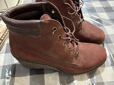 Women Timberland Shoes size 9