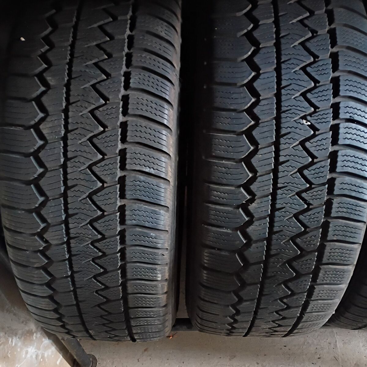 * Great Pair of 255/60R18 Tires *